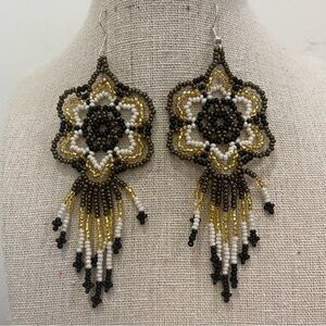 Beautiful handmade chakira bead flower earrings. Gorgeous design.